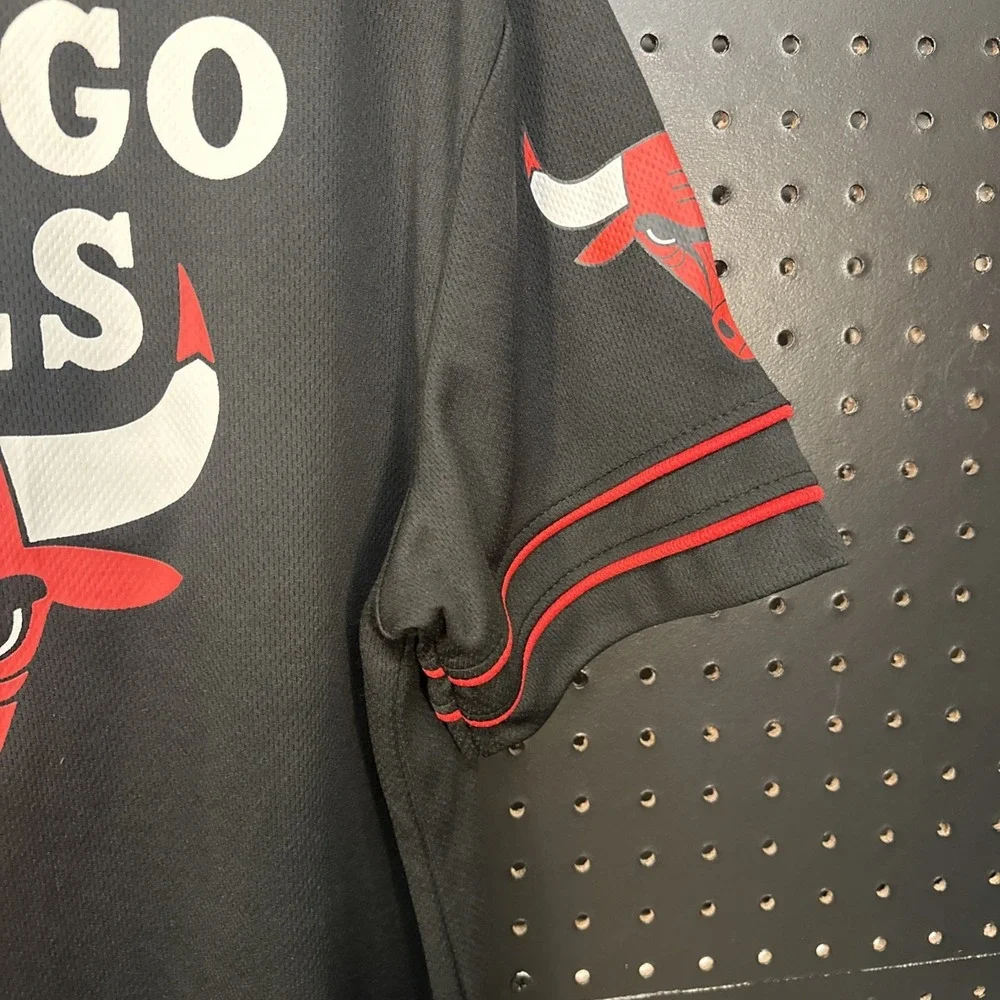 Chicago‎ Bulls Ultra Game Basketball Baseball Button Up Jersey Mens SZ SM Black